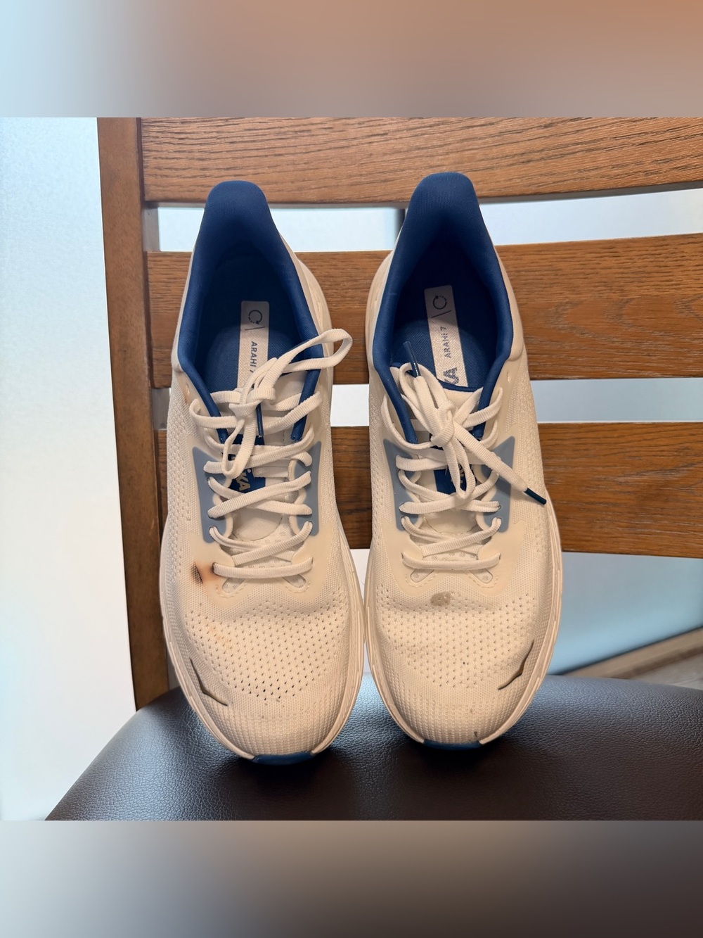 HOKA Arahi 7 Mens Shoes Size 9.5D Color: Frost/Gold - Picture 2 of 10